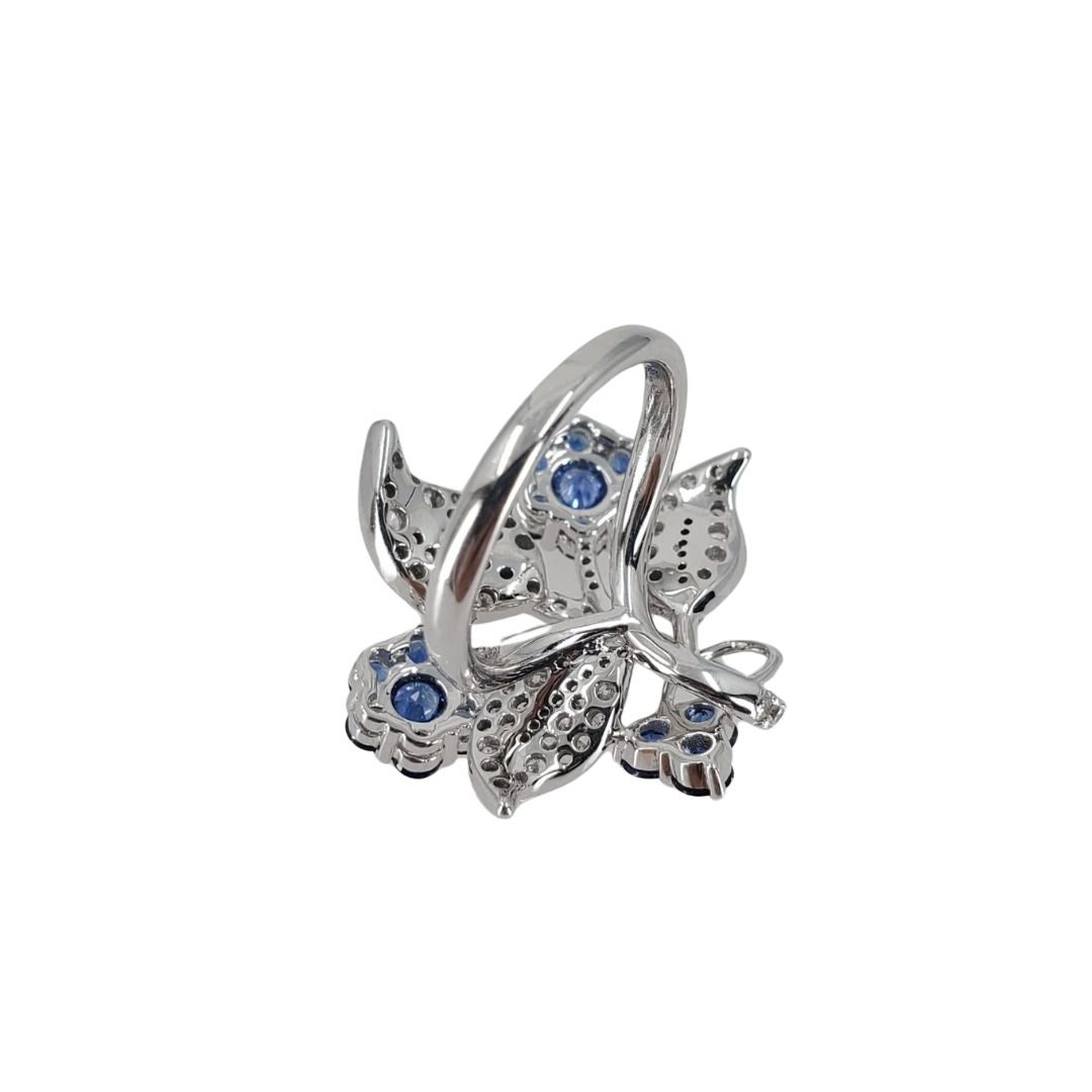 18 Karat White Gold Round Sapphire and Diamond Flower and Leaves Ring