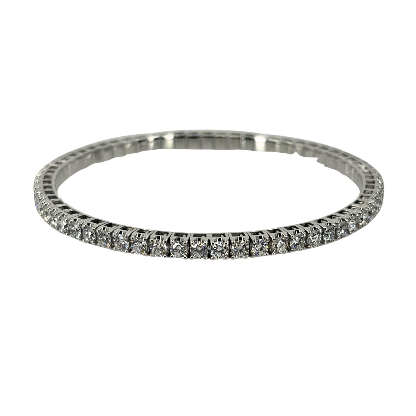 White gold bangle bracelet with a continuous setting of brilliant round diamonds.