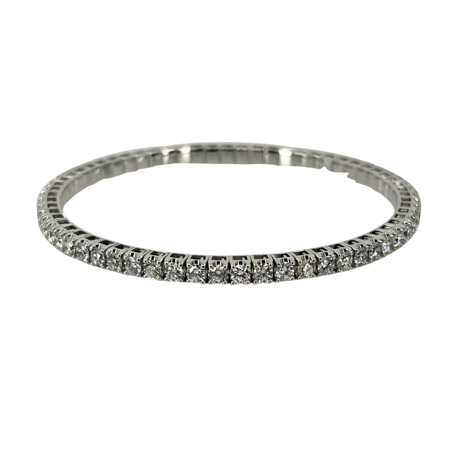 White gold bangle bracelet with a continuous setting of brilliant round diamonds.